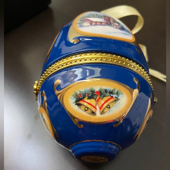 Valerie Parr Hill Porcelain Mr. Christmas Musical Egg Shaped Ornament Blue - Picture 4 of 7